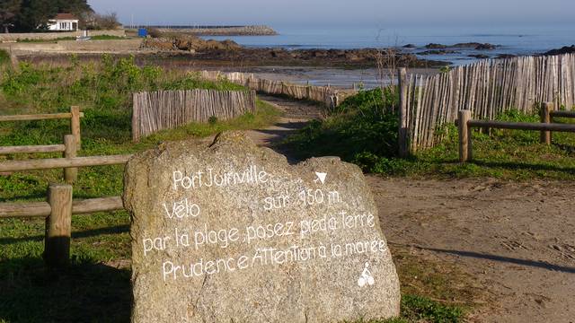 Beschilderung am Strand von Ker Châlon, Ile d'Yeu 